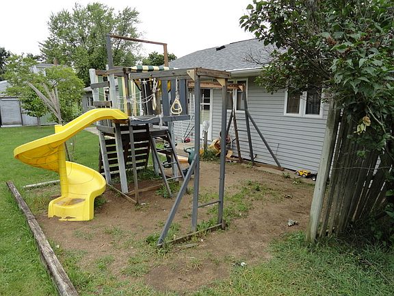 3rd image of 205 W Beech Ave