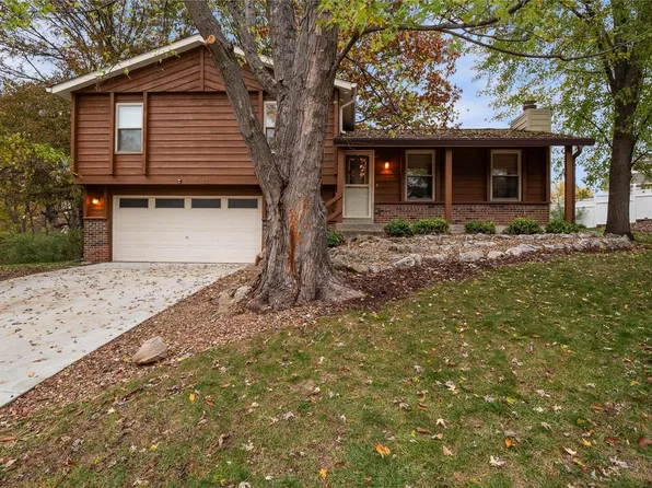 108 Whispering Oaks Dr, Saint Charles, MO 63304