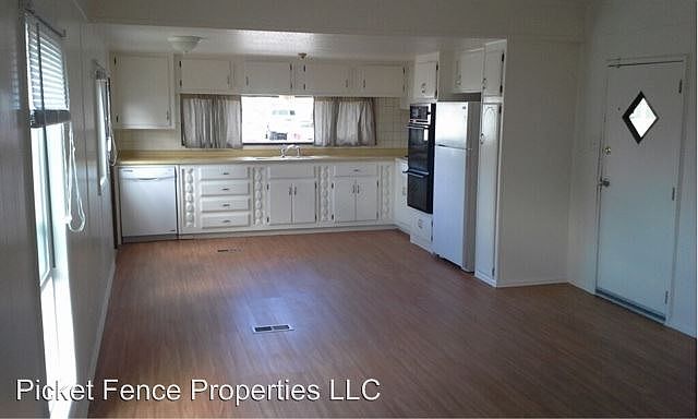 2nd image of 1053 Caroline Ct