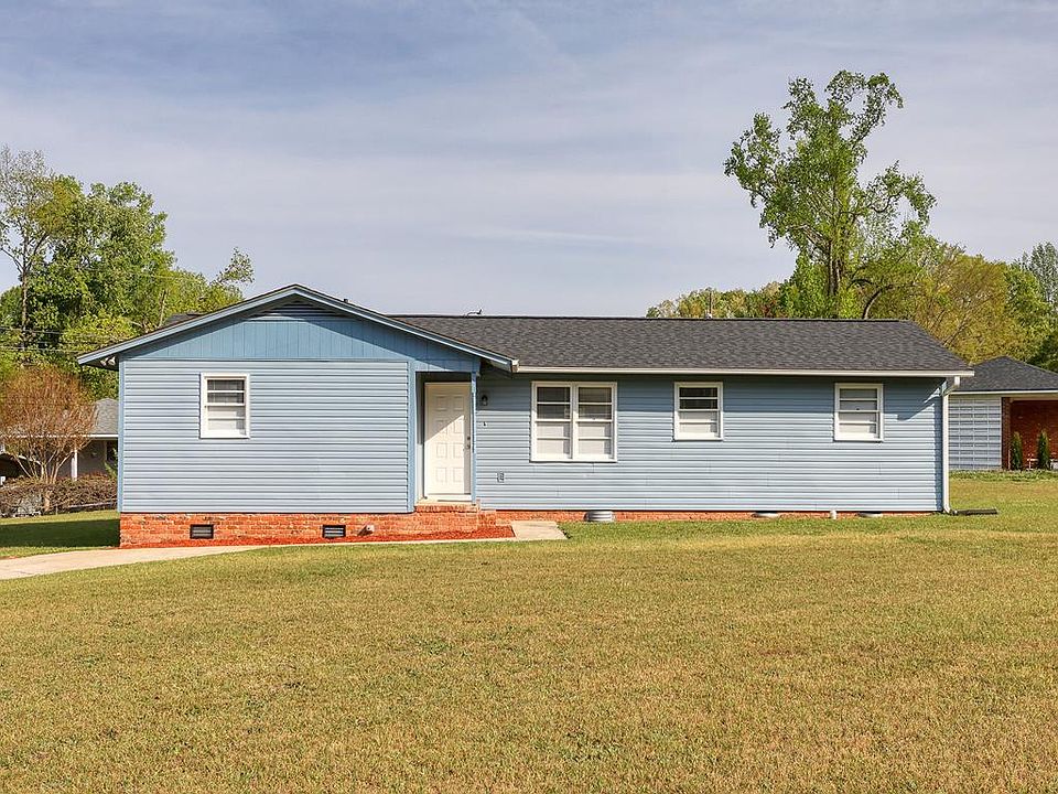 1st image of 104 Willowbrook Rd