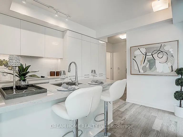 3 Gloucester St #1809 — Photo 16