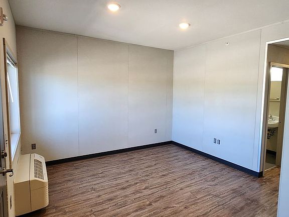 3rd image of 458 N Creek Dr #211