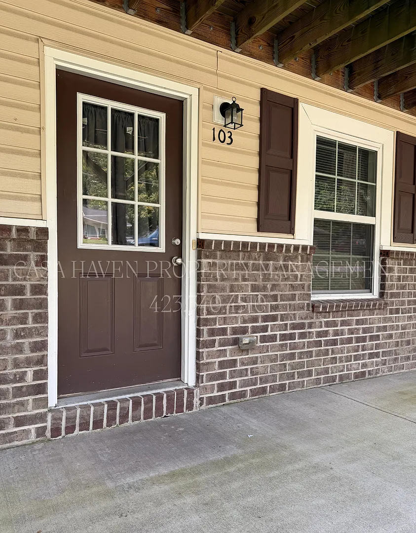 Charming 2 Bed, 1 Bath Townhome in Jonesborough — Photo 2