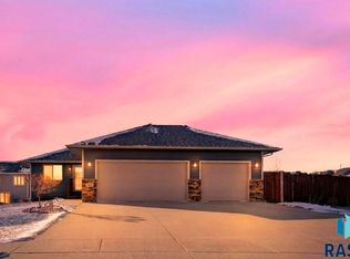 817 N Copper Ave, Brandon, SD 57005