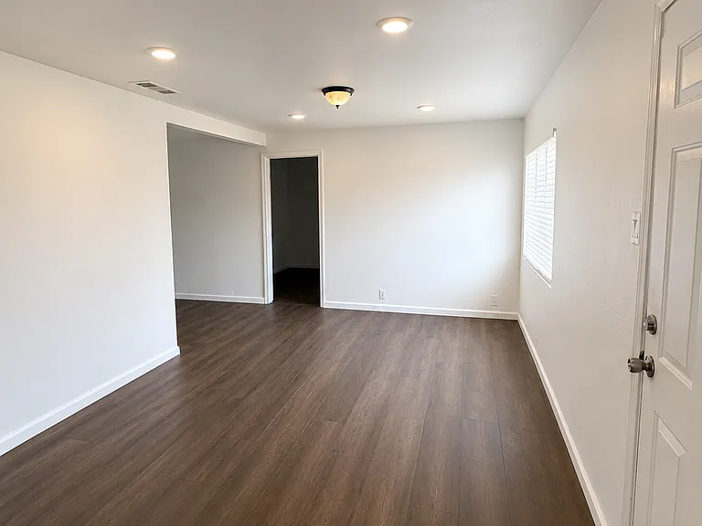 186 E Bonita St — Photo 8