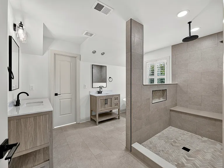 1733 Indigo Island Dr — Photo 45