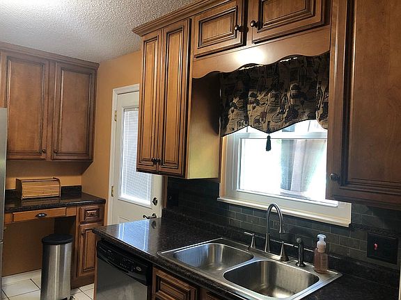 4th image of 2324 Quillen Dr