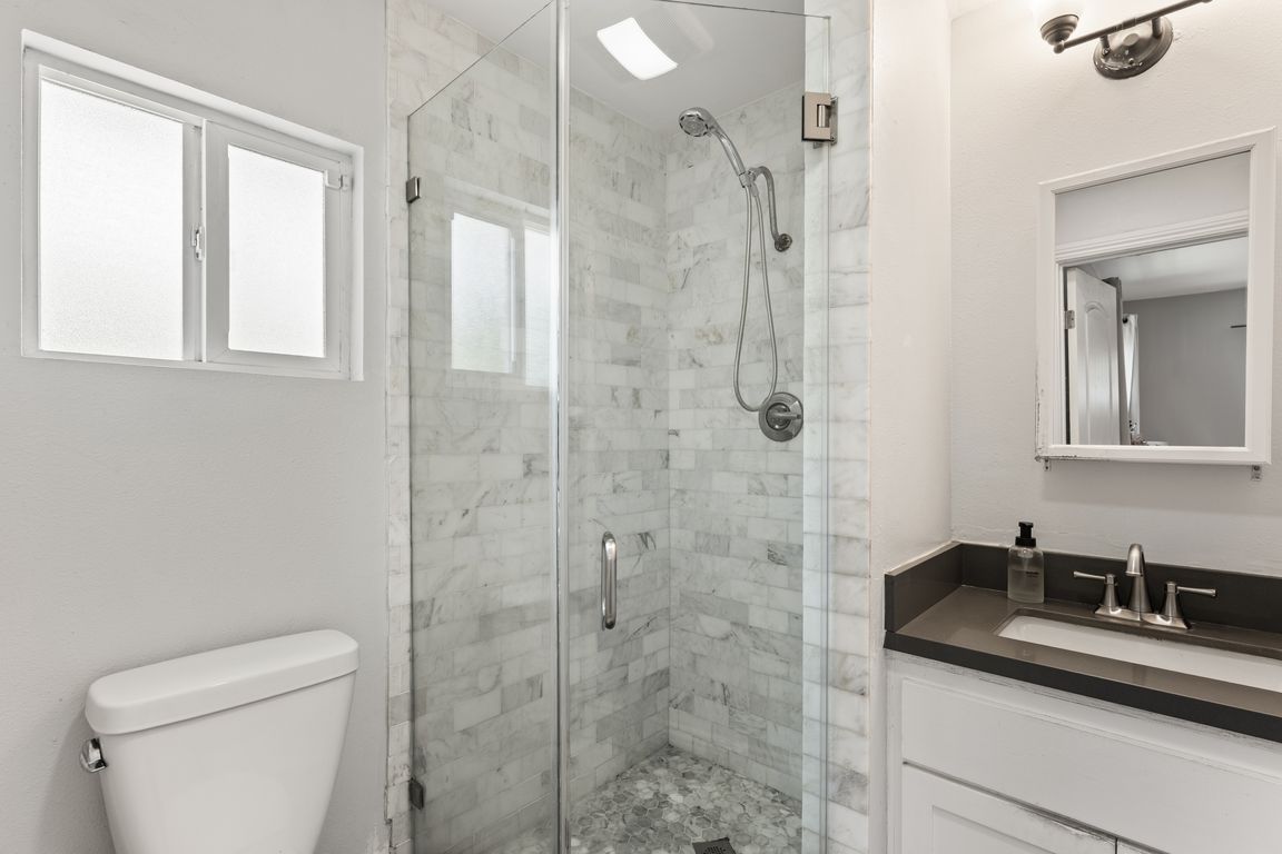 Tiến Dũng 8012 248th St, Jamaica, NY 11426 | Zillow