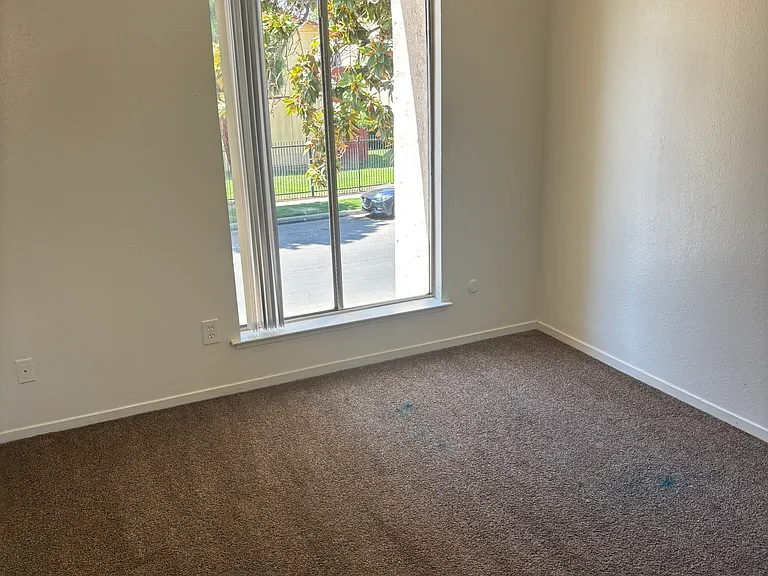 Sierra Vista Apts — Photo 9