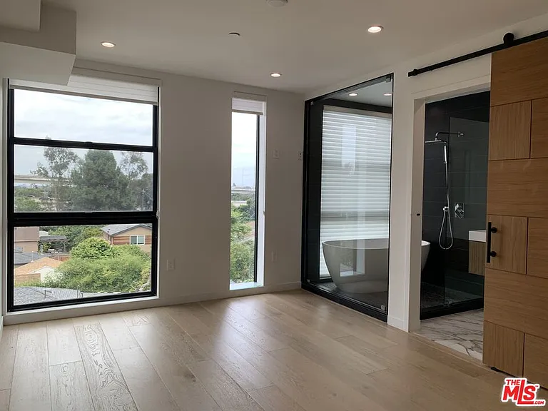 11341 Pearl St — Photo 31