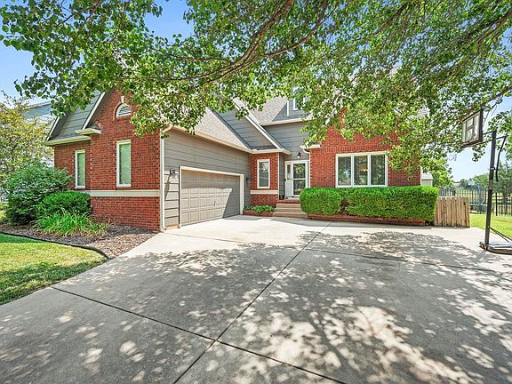 2nd image of 110 Dogwood Ct