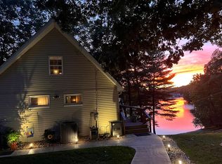 979 Redbud Ln, Moneta, VA 24121