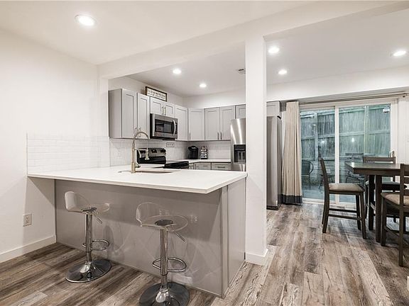 4th image of 6400 Chimney Creek Cir #B