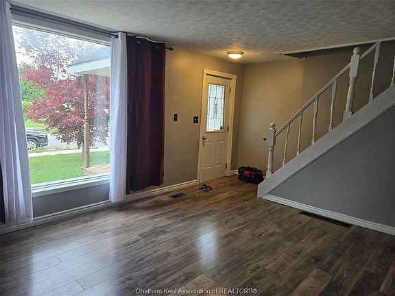 3rd image of 252 Selkirk St