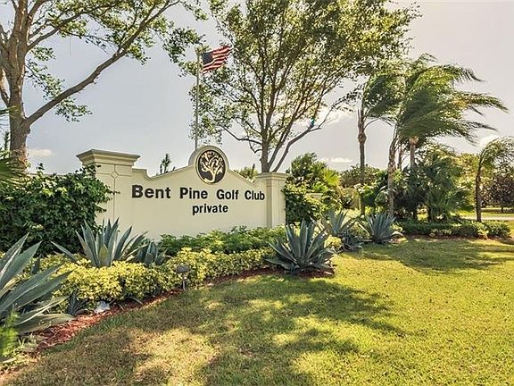3rd image of 5880 Bent Pine Dr