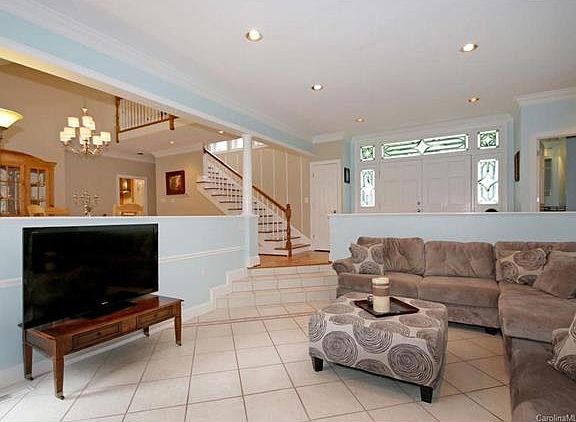 3rd image of 225 Bentley Oaks Ln