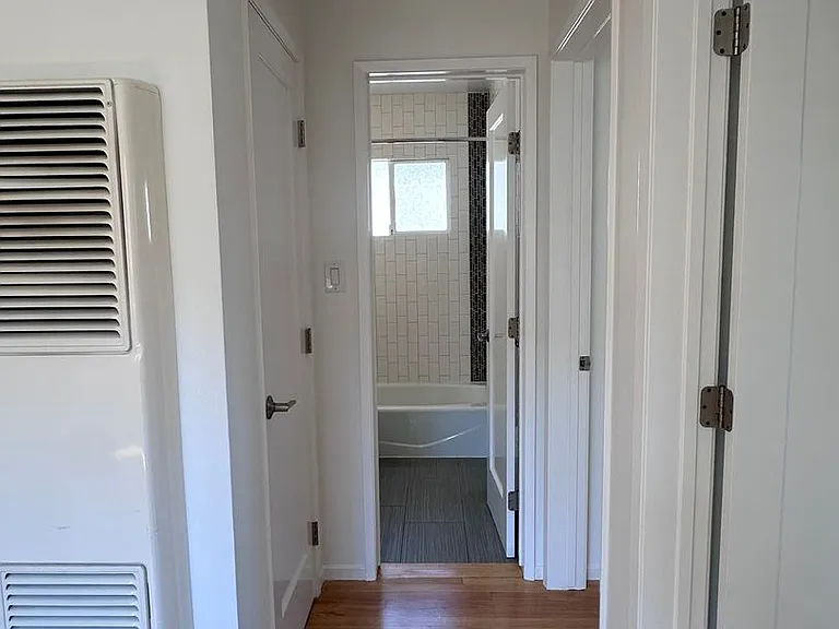 502 Westminster Ave — Photo 13