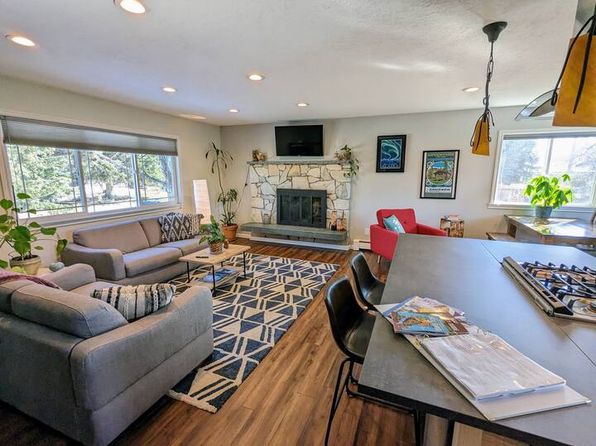 1902 N Salem Dr