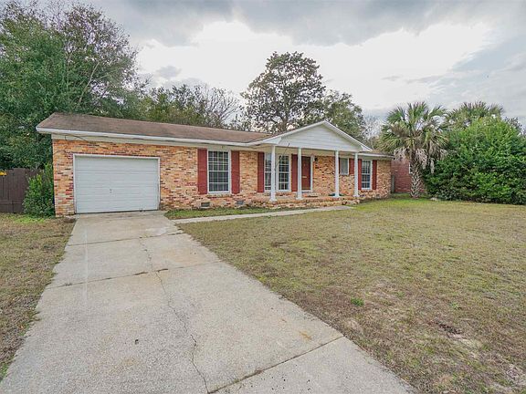 3rd image of 3815 Summer Dr