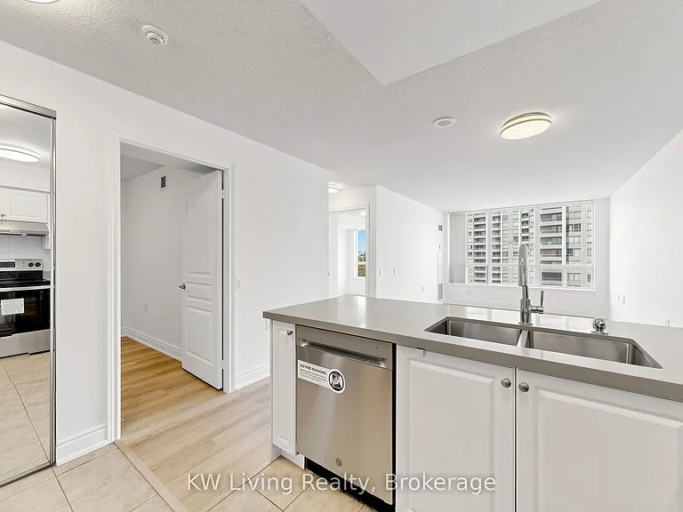 9017 Leslie St #903 — Photo 2