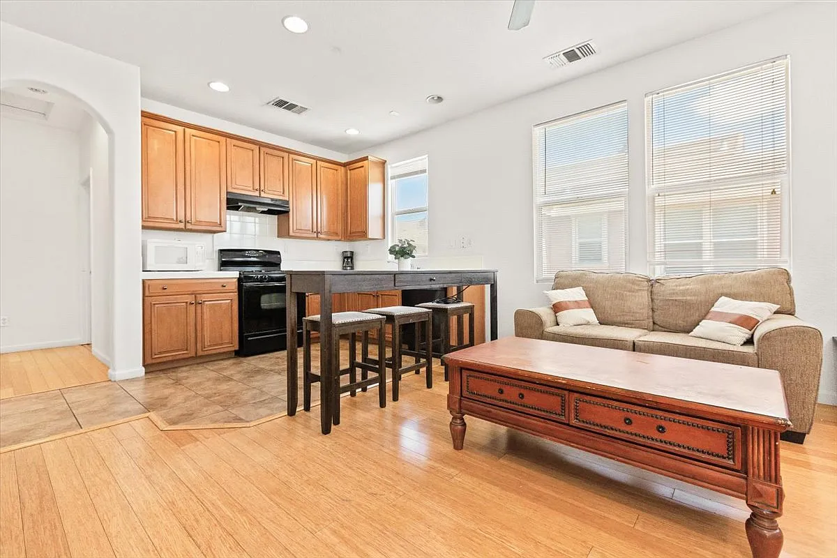 1 bed, $1,950 — Photo 2