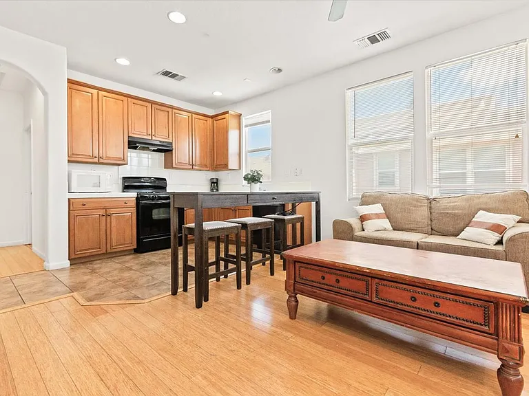2820 Hawaiian Petrel Ave #ADU — Photo 2