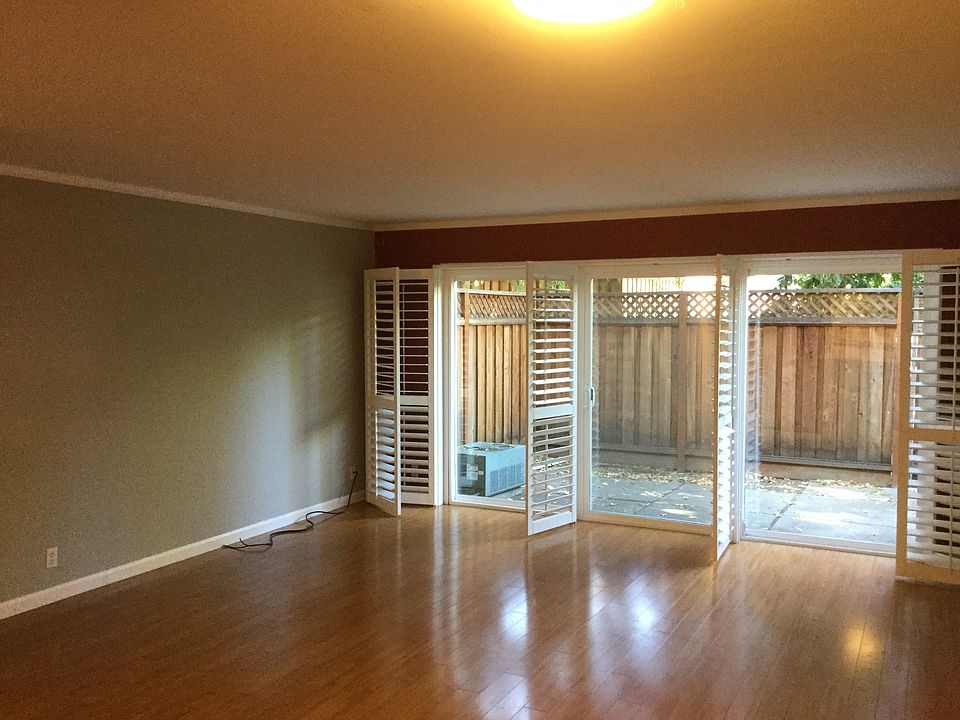 1st image of 1339 Charmwood Sq