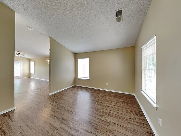 3059 Champion Ln SW — Photo 6