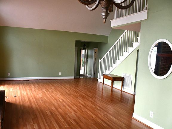 4th image of 333 Clarendon Ave