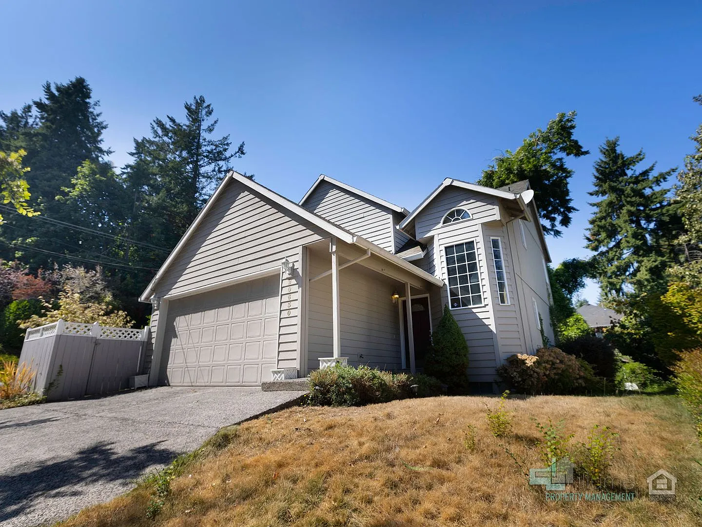 West Linn Single Family 3 Bd/2.5 Bth w/ Basement/Bonus Room. — Photo 3