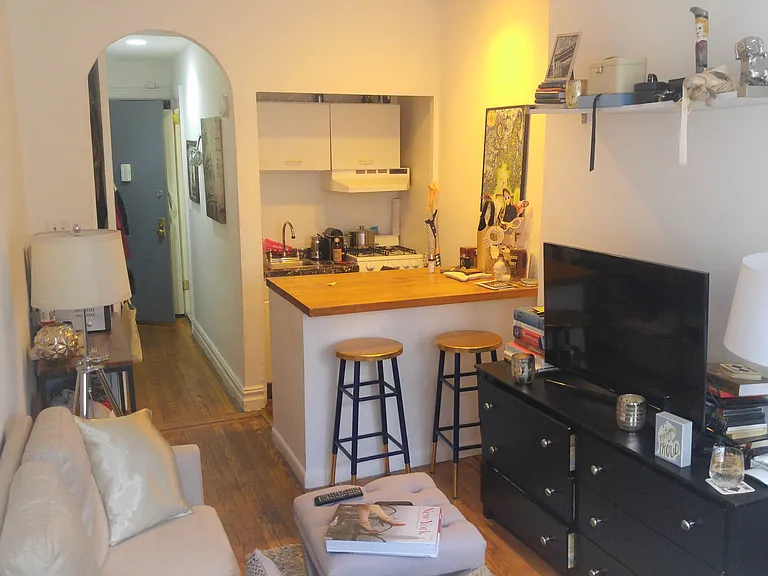 240 W 16th St #B4 — Photo 1