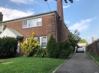 35 Spruce St, Great Neck, NY 11021