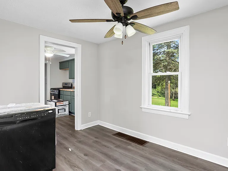 188 Glendola Ave — Photo 6
