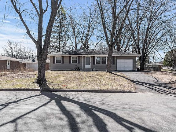 3rd image of 2300 Golfview Dr