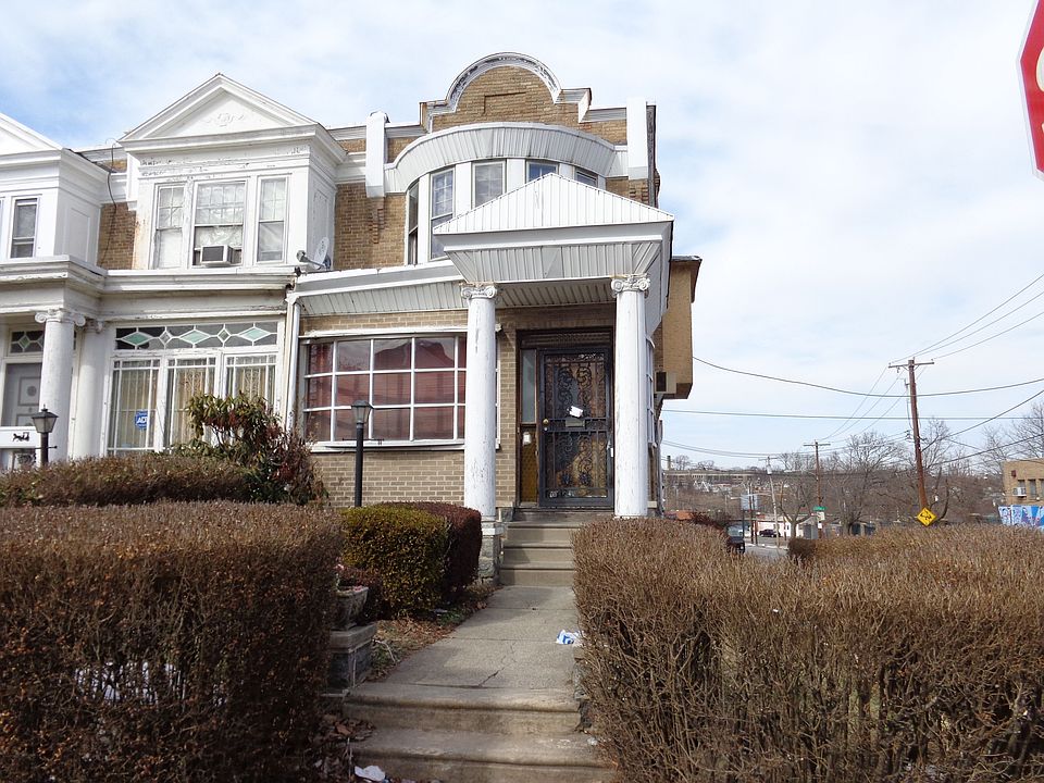 1st image of 6001 W Columbia Ave