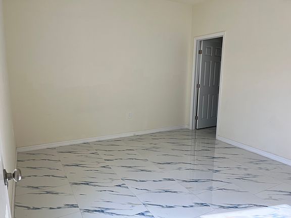 5th image of 4600/4602 26th St SW