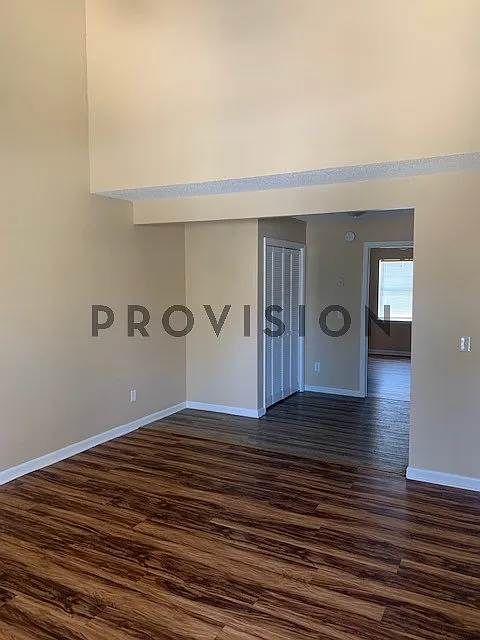 2BD/2BA Townhouse — Photo 2