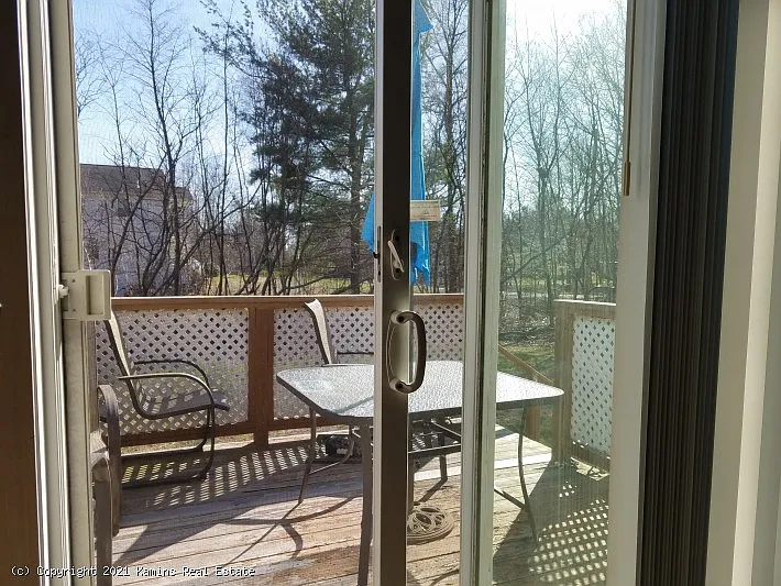 185 Green Ave — Photo 4
