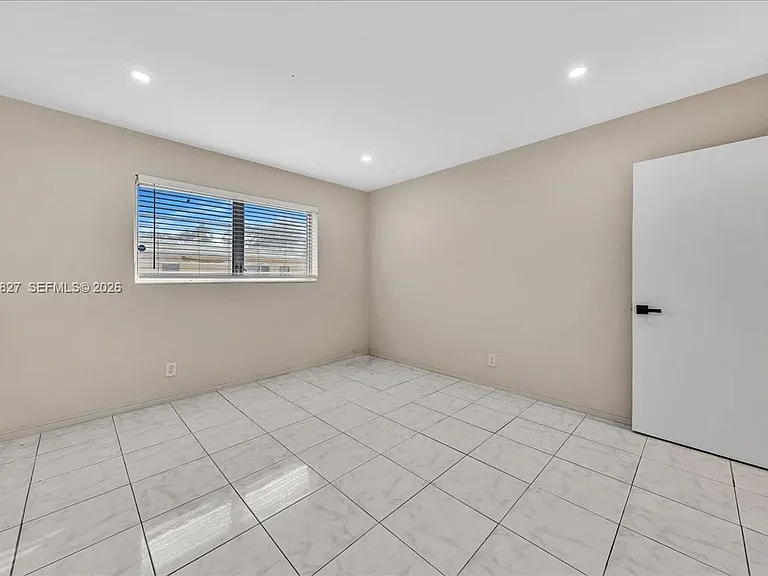 707 S 19th Ave #9 — Photo 17