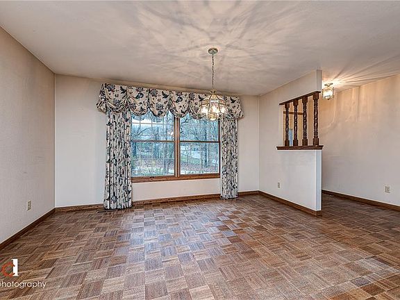 2nd image of 31 Basildon Dr