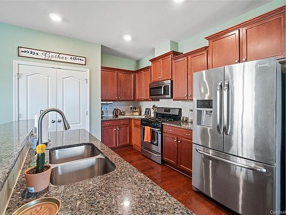 5th image of 3278 Yarmouth Ln