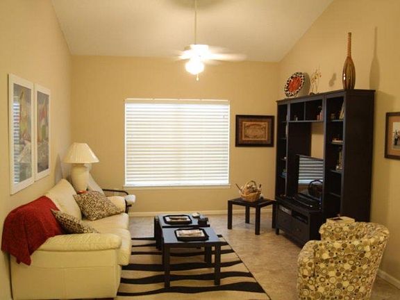 3rd image of 1601 Nectarine St APT D7