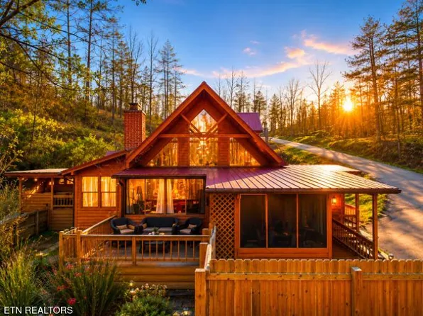 727 Sunrise Blvd, Sevierville, TN 37862