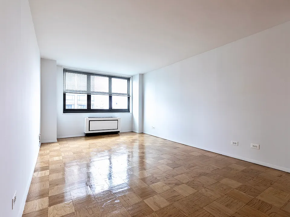 200 E 72nd St #5D