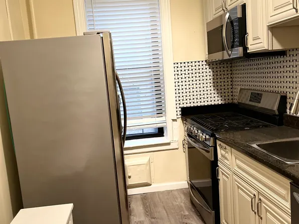 1040 Carroll Street 4K image 1 of 8