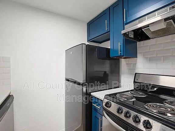 5th image of 502 W 35th St APT 202