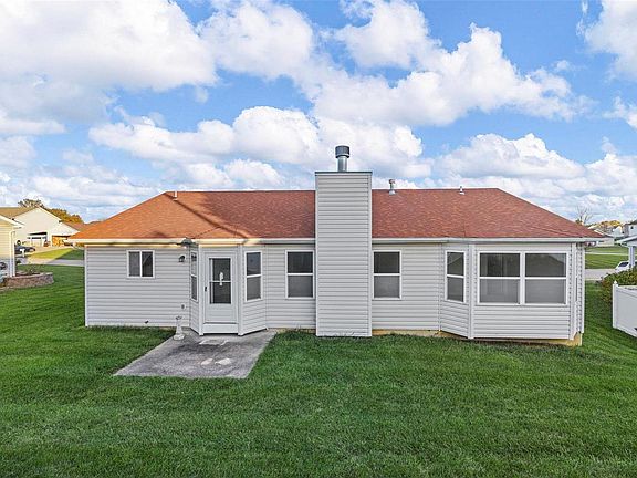 3rd image of 131 Glen Forest Dr