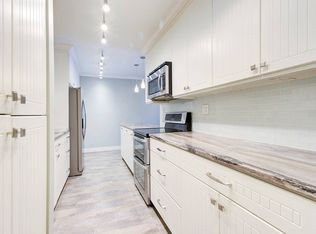 9620 Manchester Dr #212, Burnaby, BC