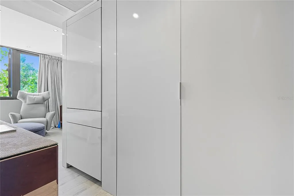 Studio, 1.0 bath, 300 sqft, $1,800 — Photo 3