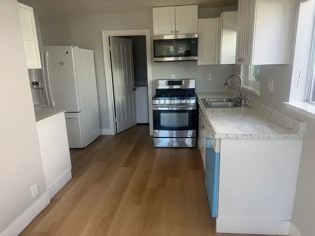 4 bed, 1.5 bath, 1591 sqft, $4,700 — Photo 4